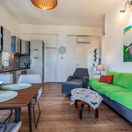 Chloee By Interhome Appartement Rijeka